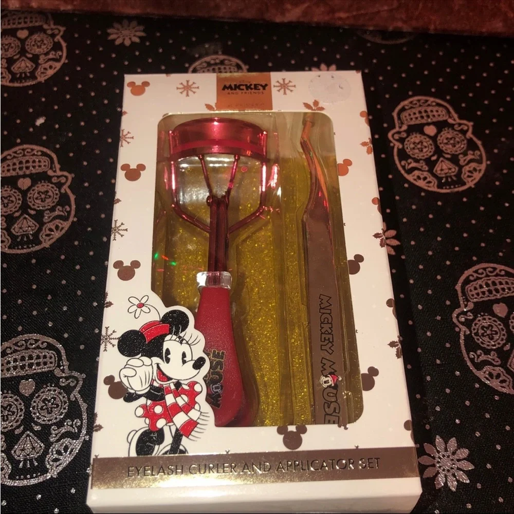 Disney Mickey Mouse set Includes eyelash curler & tweezers
